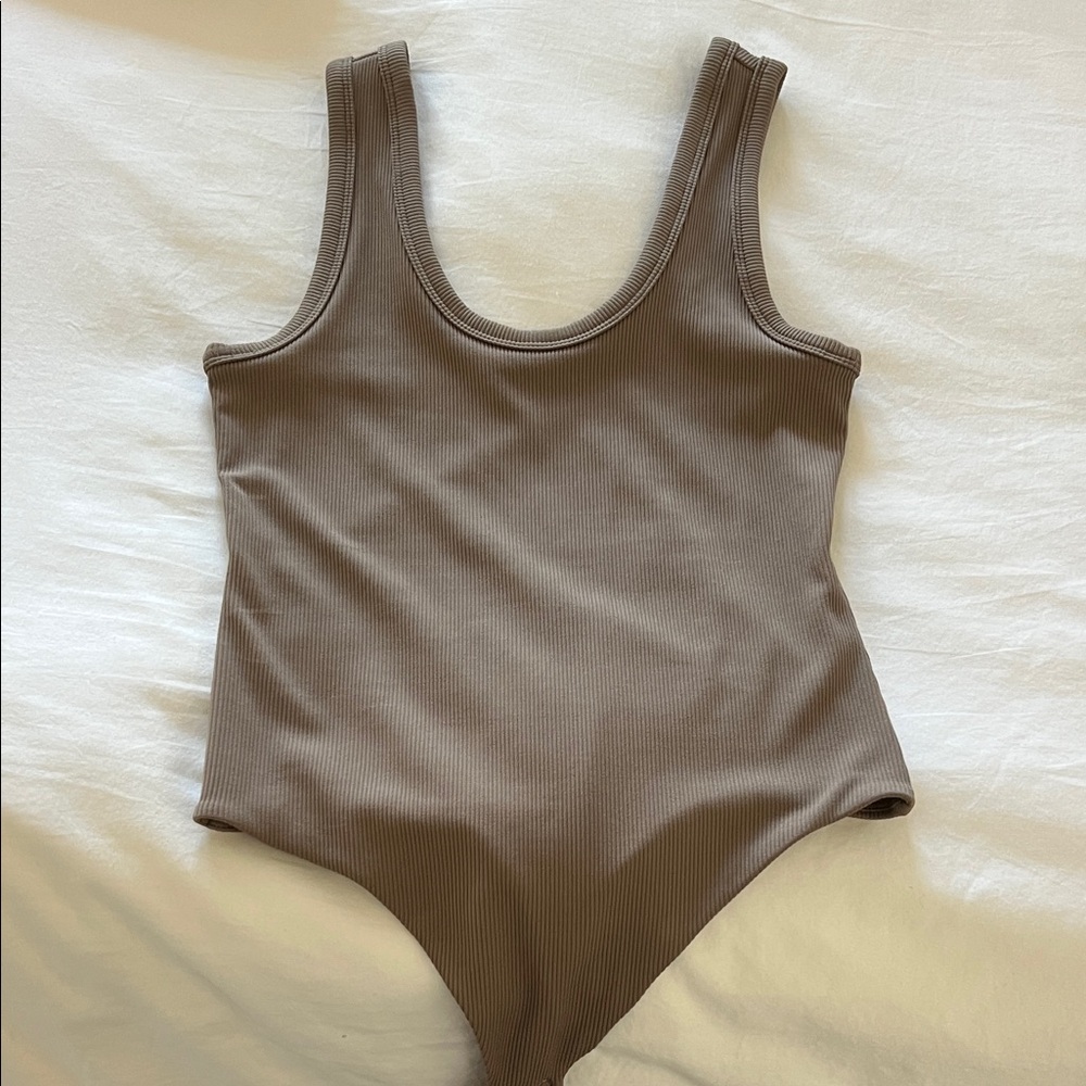 nuuds ribbed scoopneck bodysuit - mocha